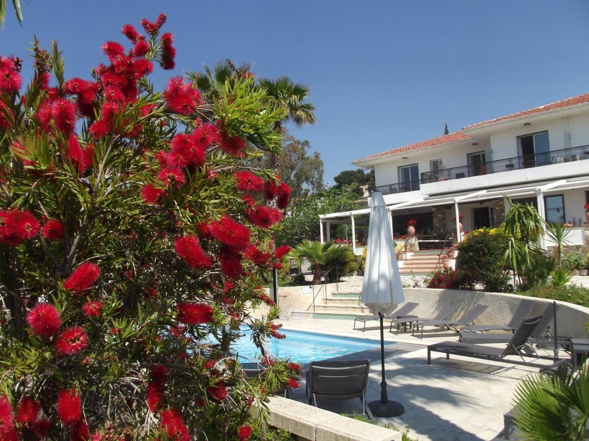 Hotel La Quietude Les Issambres Bagian luar foto