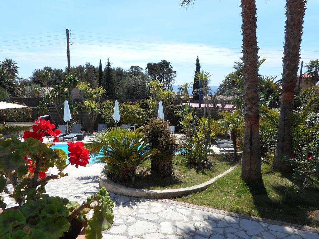 Hotel La Quietude Les Issambres Bagian luar foto