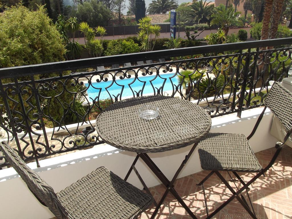 Hotel La Quietude Les Issambres Bagian luar foto
