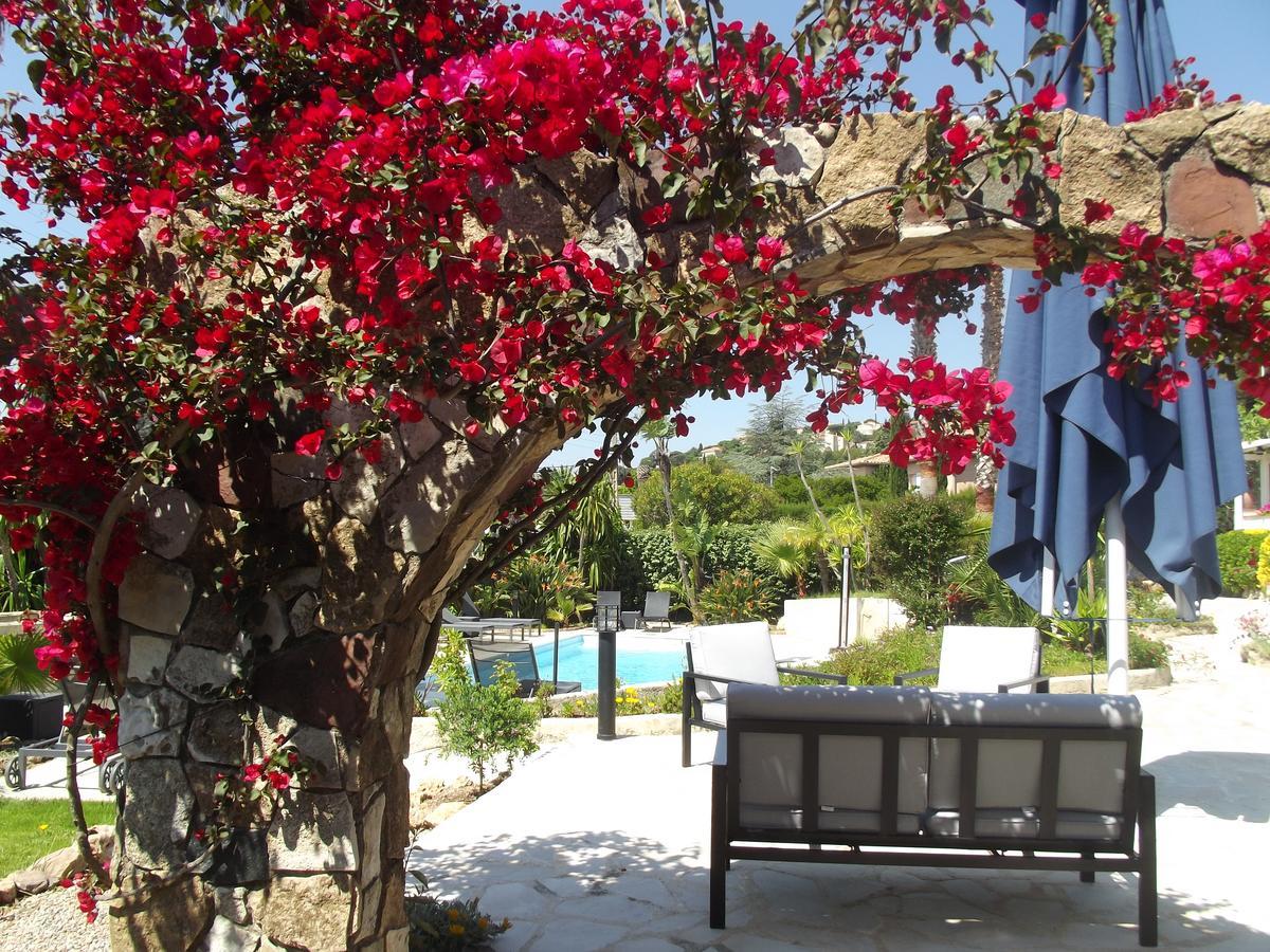 Hotel La Quietude Les Issambres Bagian luar foto