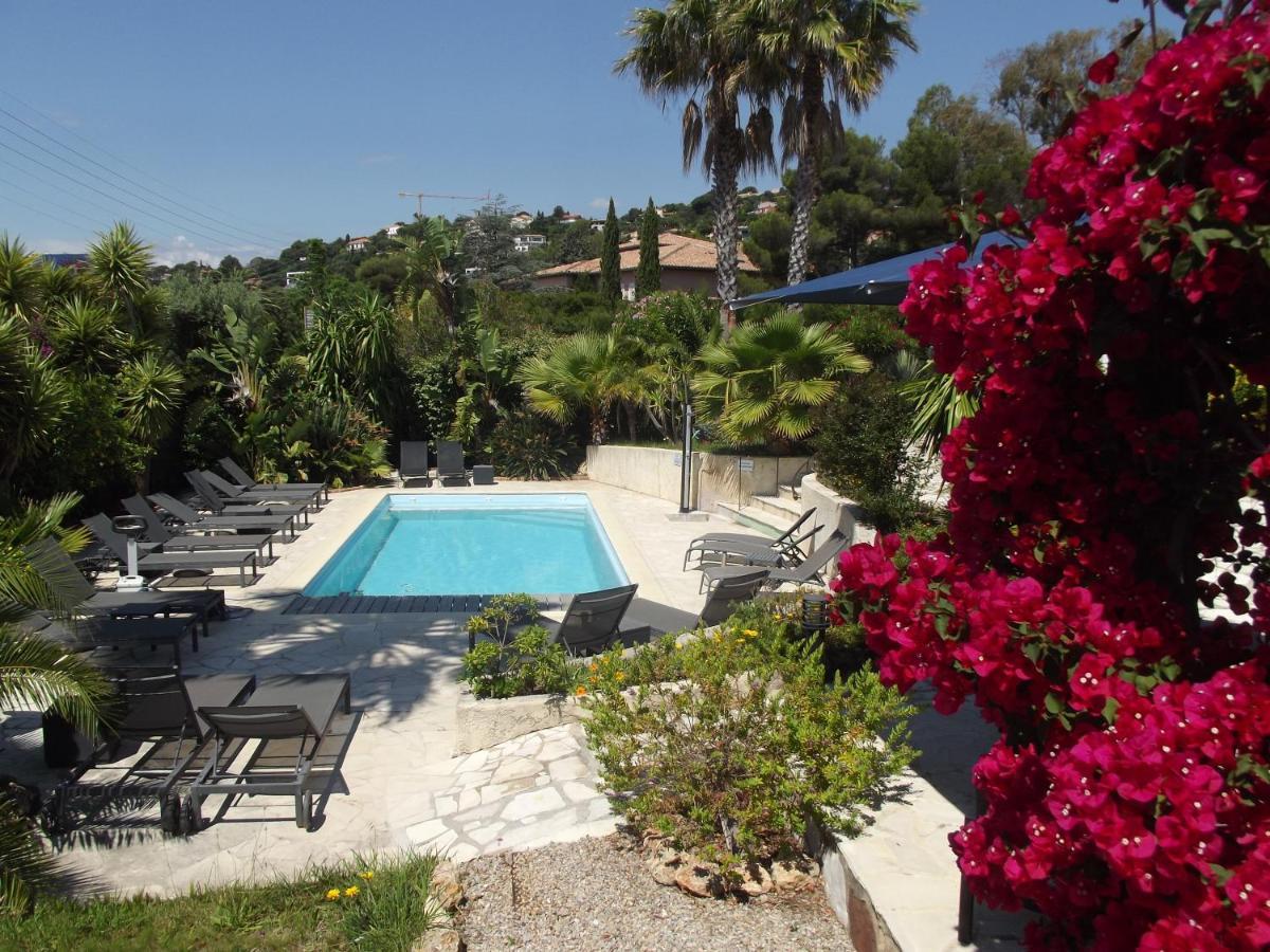 Hotel La Quietude Les Issambres Bagian luar foto